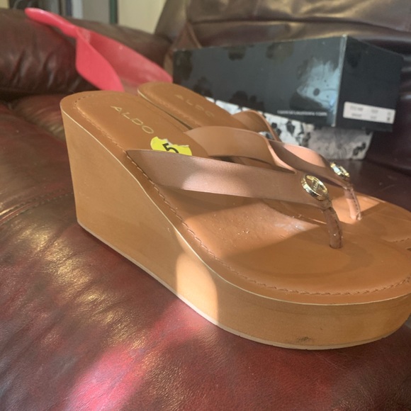 Size 5 Aldo wedges - Picture 2 of 2